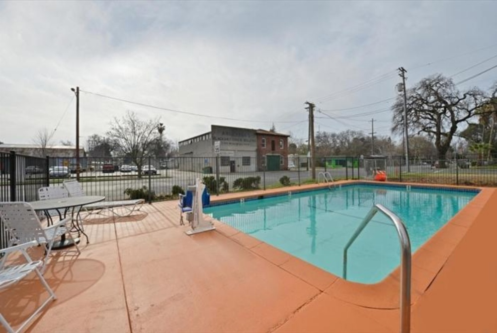 Americas Best Value Inn Chico Image 15